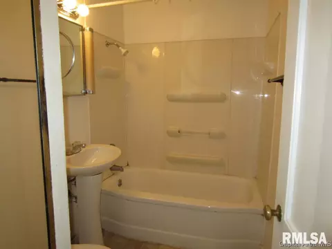 2000 S Whittier Ave, Springfield, IL 62704 photo 6