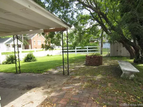 2000 S Whittier Ave, Springfield, IL 62704 photo 9