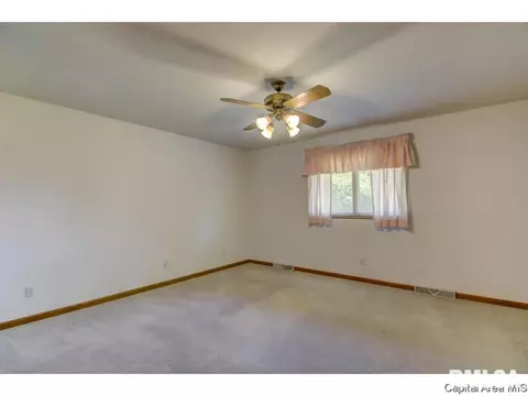 2304 Heather Mill Ct, Springfield, IL 62704 photo 9