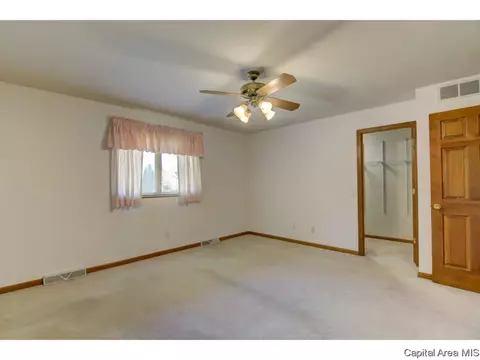2304 Heather Mill Ct, Springfield, IL 62704 photo 8