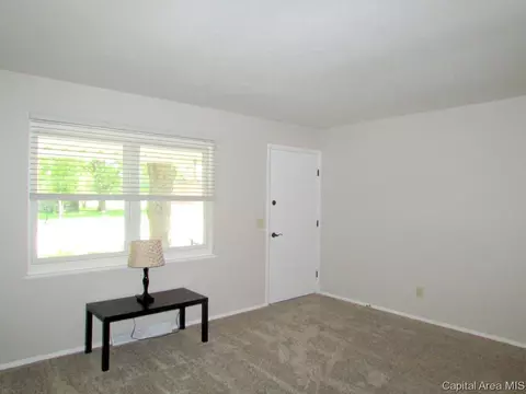2065 Hastings, Springfield, IL 62702 photo 3