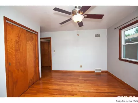 15 Glen Aire Dr, Springfield, IL 62703 photo 12