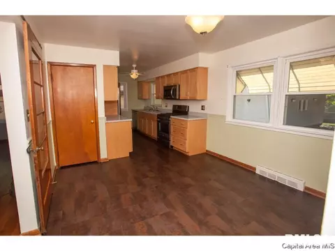 15 Glen Aire Dr, Springfield, IL 62703 photo 5
