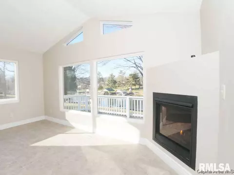 1928 W Lake Shore Dr, Springfield, IL 62712 photo 2