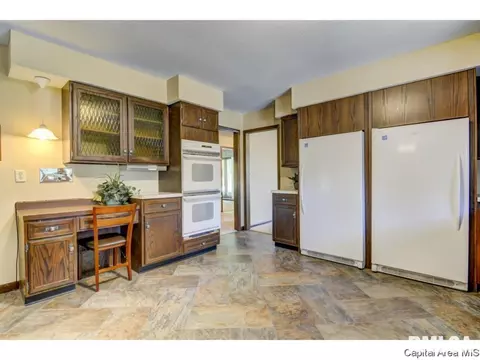 1 Columbine Ln, Springfield, IL 62712 photo 4