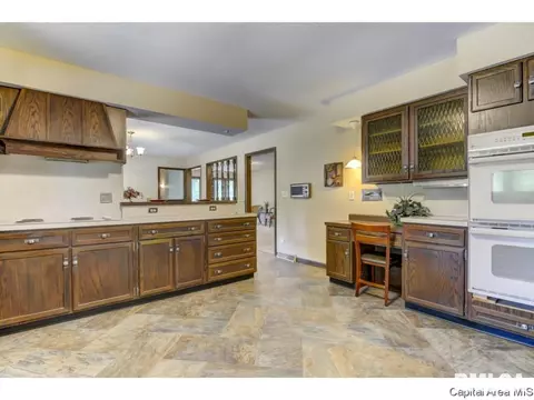 1 Columbine Ln, Springfield, IL 62712 photo 5