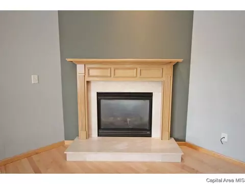 2402 Knoxville, Springfield, IL 62711 photo 5