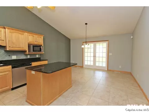 2402 Knoxville, Springfield, IL 62711 photo 9
