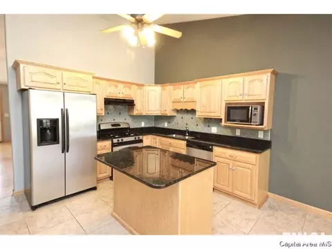2402 Knoxville, Springfield, IL 62711 photo 7
