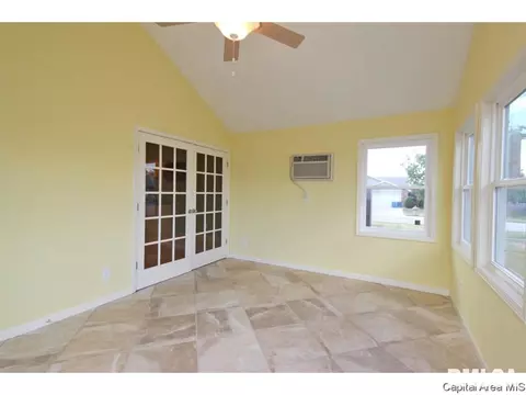 2402 Knoxville, Springfield, IL 62711 photo 27