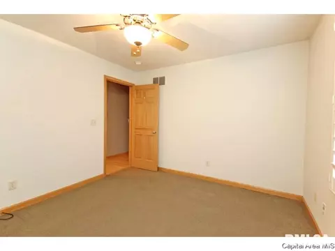 2402 Knoxville, Springfield, IL 62711 photo 23