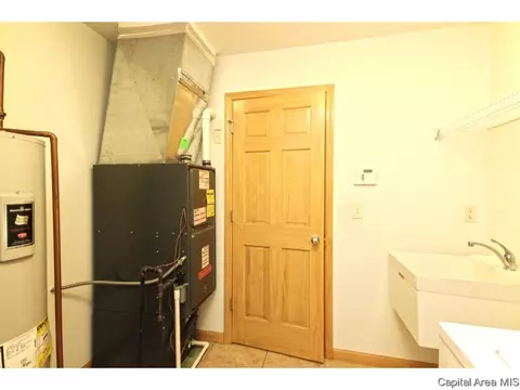 2402 Knoxville, Springfield, IL 62711 photo 13
