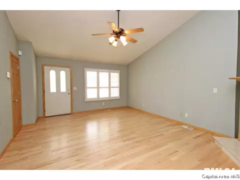 2402 Knoxville, Springfield, IL 62711 photo 3