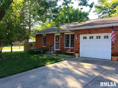 2521 Austin Dr, Springfield, IL 62704 photo 2