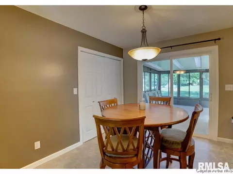 111 Hawkeye Rd, Springfield, IL 62707 photo 2