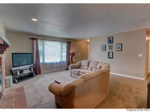 111 Hawkeye Rd, Springfield, IL 62707 photo 4
