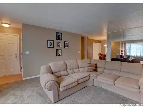 111 Hawkeye Rd, Springfield, IL 62707 photo 5