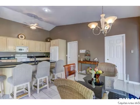 6512 Carlisle Bnd, Springfield, IL 62711 photo 4