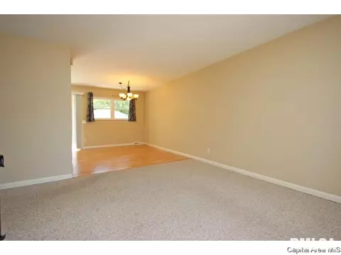 72 Kirkley Ln, Springfield, IL 62704 photo 2