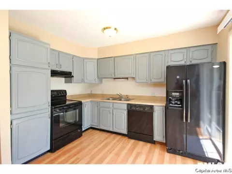 72 Kirkley Ln, Springfield, IL 62704 photo 5