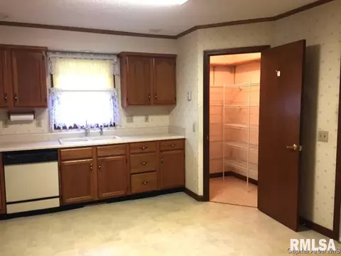 2705 S Chase Dr, Springfield, IL 62704 photo 8