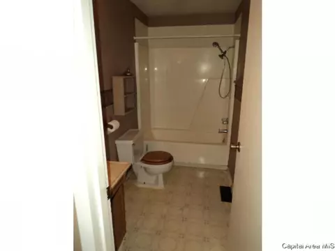 208 E Monmouth St, Abingdon, IL 61410 photo 5