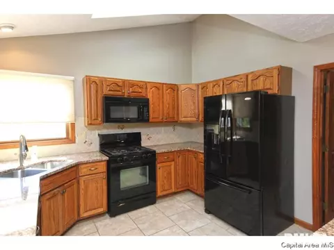 3921 Rocky Falls Rd, Springfield, IL 62711 photo 9