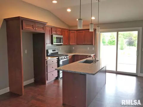 1602 Winston Dr, Springfield, IL 62711 photo 2