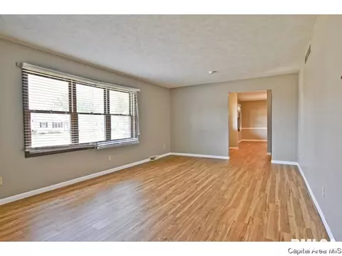 3316 Rawlings Dr, Springfield, IL 62704 photo 2