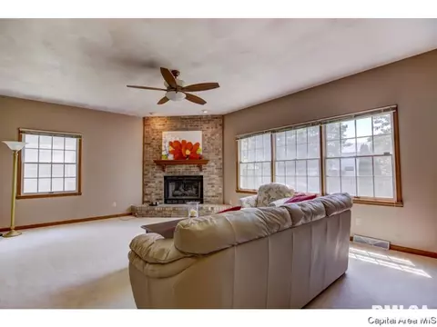 3205 Red Bud Ln, Springfield, IL 62712 photo 11