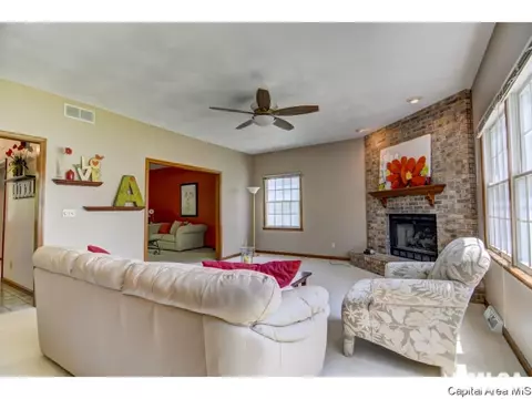 3205 Red Bud Ln, Springfield, IL 62712 photo 12