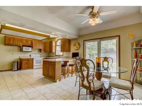 3205 Red Bud Ln, Springfield, IL 62712 photo 4