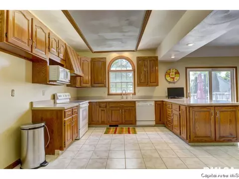 3205 Red Bud Ln, Springfield, IL 62712 photo 3