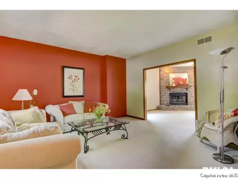 3205 Red Bud Ln, Springfield, IL 62712 photo 9