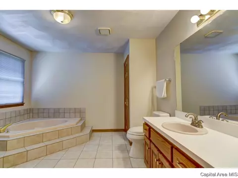 3205 Red Bud Ln, Springfield, IL 62712 photo 16