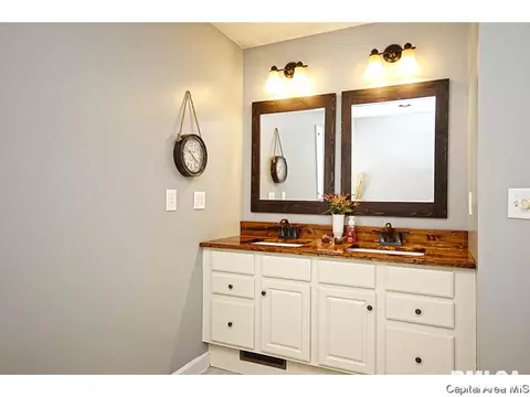 3924 Greenfield Dr, Springfield, IL 62704 photo 14