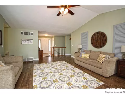3924 Greenfield Dr, Springfield, IL 62704 photo 4