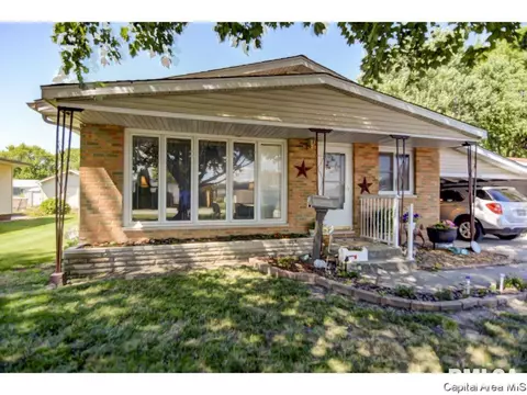 804 E Seventh St, Pana, IL 62557 photo 1