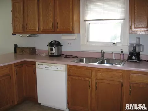 413 E Cross St, Springfield, IL 62703 photo 6
