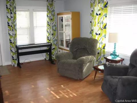 413 E Cross St, Springfield, IL 62703 photo 2