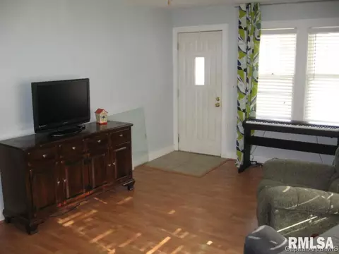 413 E Cross St, Springfield, IL 62703 photo 3