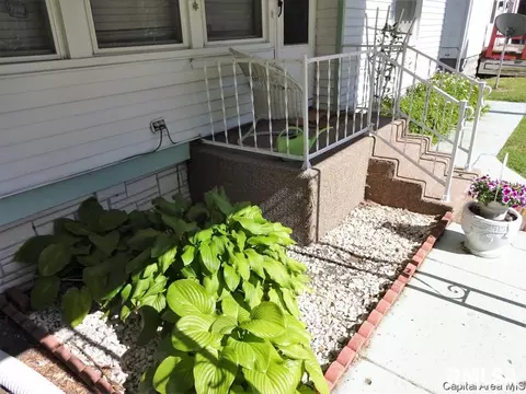 1604 S Pasfield St, Springfield, IL 62704 photo 2