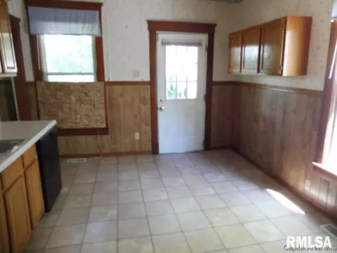 1454 N 8th St, Springfield, IL 62702 photo 4