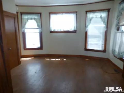 1454 N 8th St, Springfield, IL 62702 photo 3