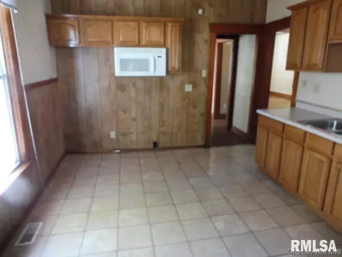 1454 N 8th St, Springfield, IL 62702 photo 5