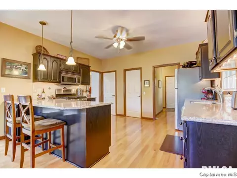 2305 Lake Crest Dr, Springfield, IL 62712 photo 14