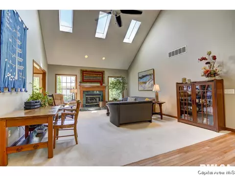 2305 Lake Crest Dr, Springfield, IL 62712 photo 7