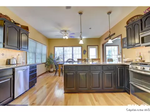 2305 Lake Crest Dr, Springfield, IL 62712 photo 12