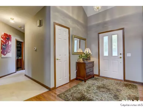 2305 Lake Crest Dr, Springfield, IL 62712 photo 2