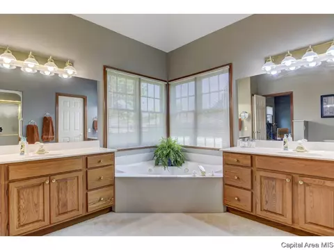 2305 Lake Crest Dr, Springfield, IL 62712 photo 25